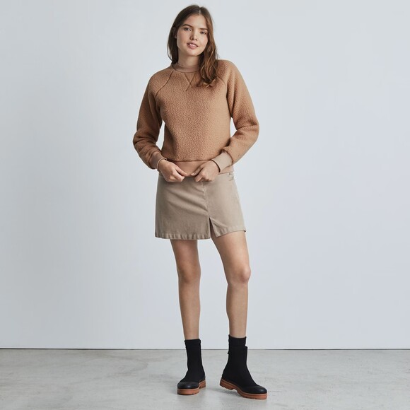 Everlane The ReNew Fleece Raglan Sweatshirt in camel - Picture 1 of 10